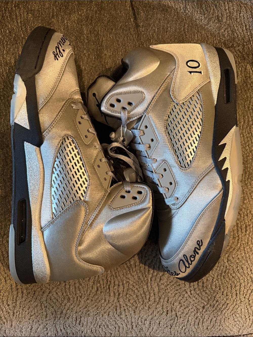 Nike Air Jordan 5 Retro Wings 2025 Medium Gray And Metallic Women’s Size 15.5